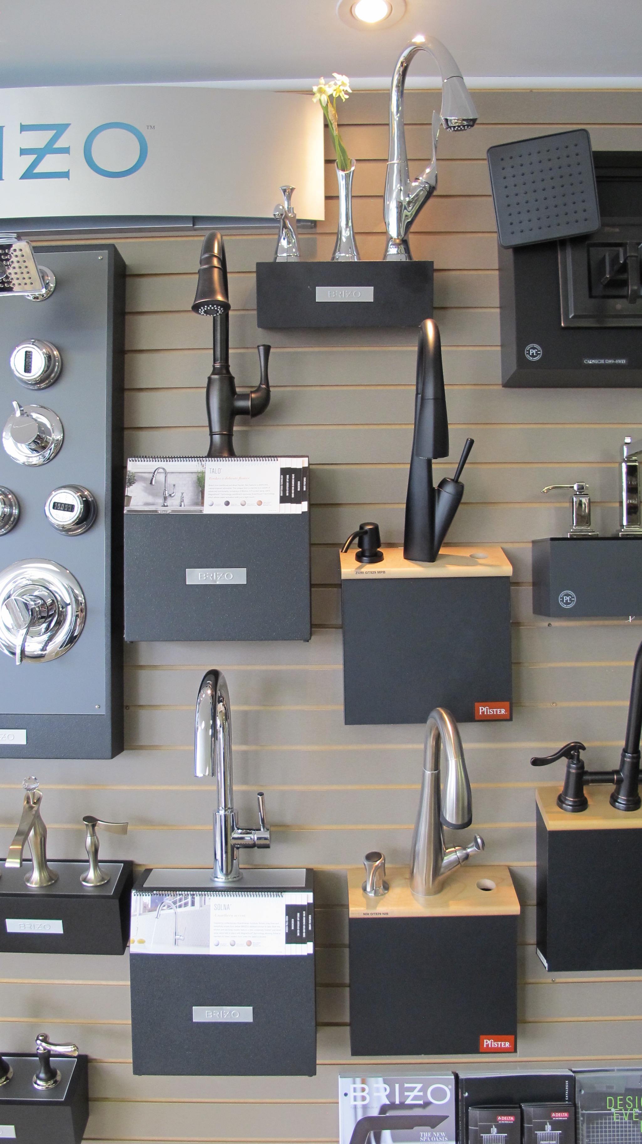 showroom-kitchen-faucets
