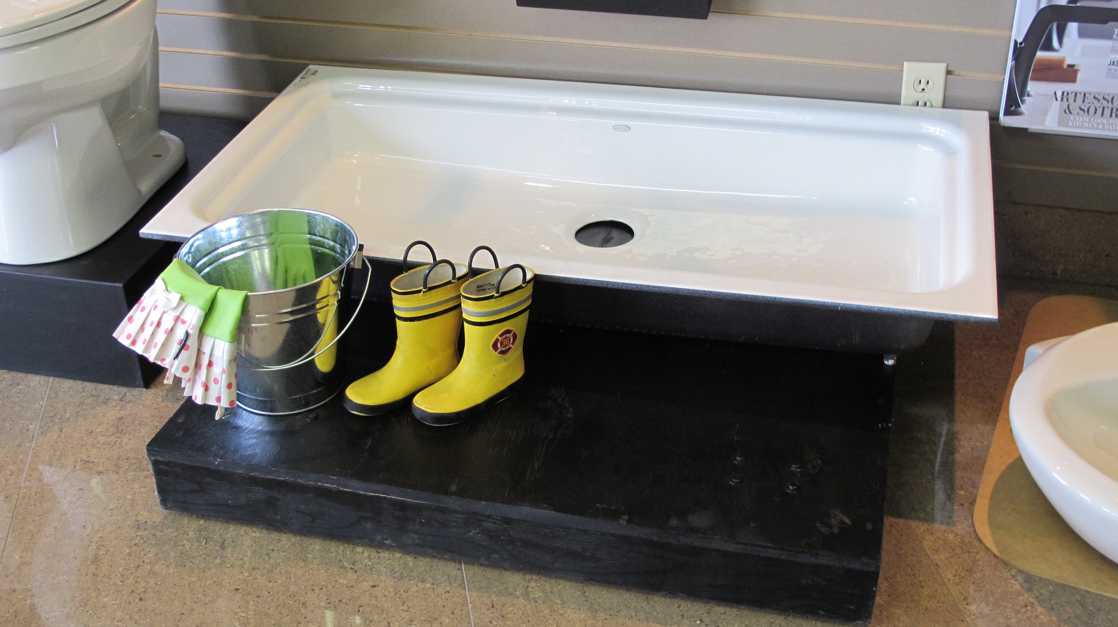 showroom-boot-wash-tub